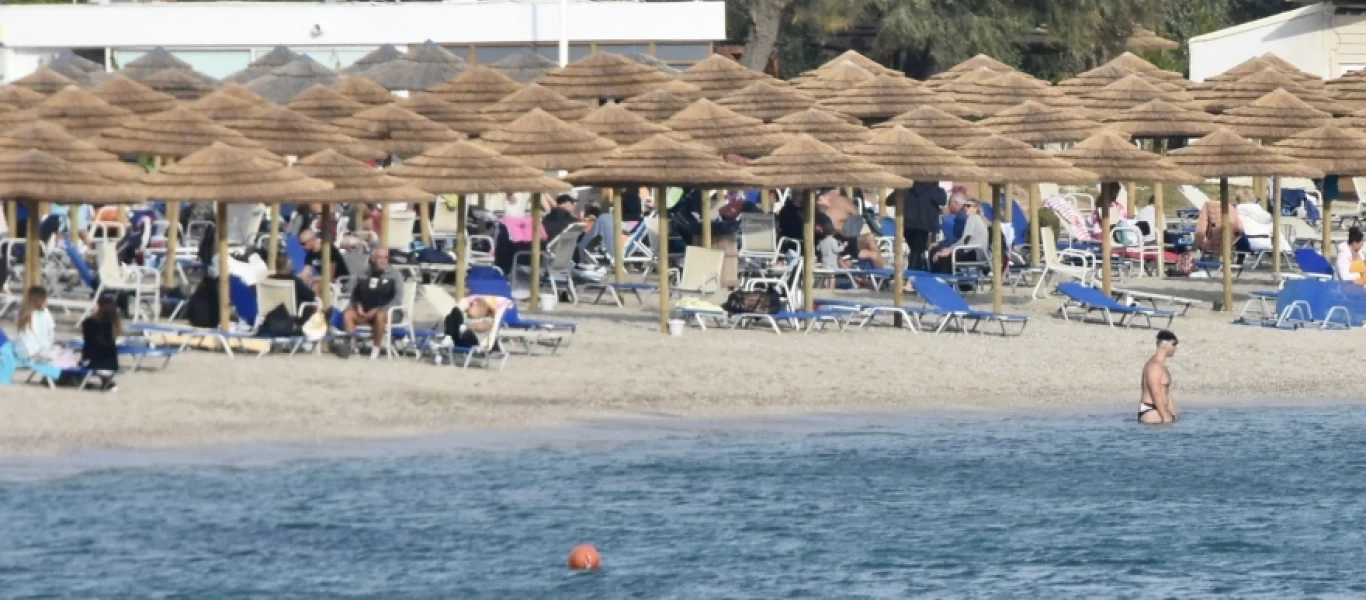 Ο καλός καιρός έστειλε τους Αθηναίους στις παραλίες